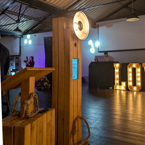 EL_TORO_ENTERAINMENT_RUSTIC_PHOTO_BOOTH_HERO-11