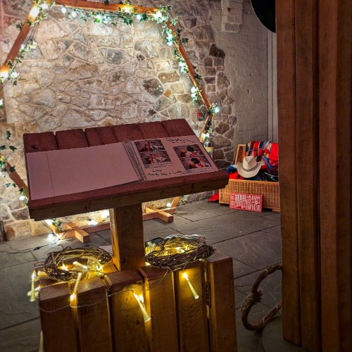 EL_TORO_ENTERAINMENT_RUSTIC_PHOTO_BOOTH_HERO-17